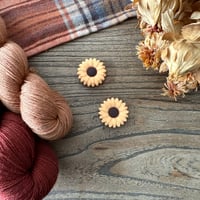 Image 3 of Protège-pointes pour aiguilles à tricoter : fleur orange