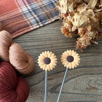 Image 4 of Protège-pointes pour aiguilles à tricoter : fleur orange