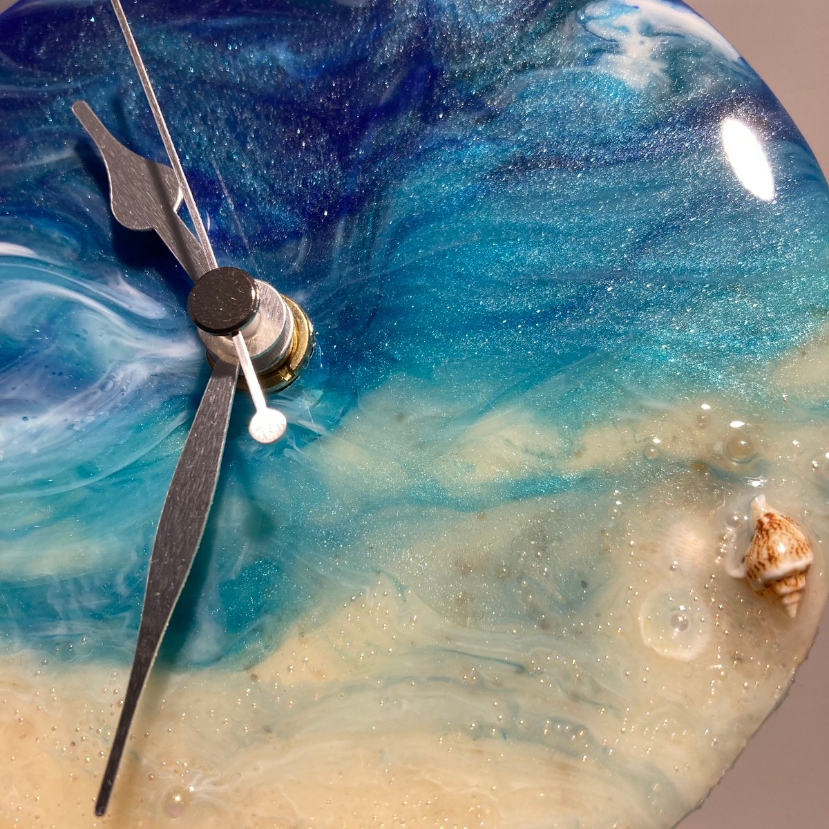 Image of 'Sea-D' shelf clock with stand.