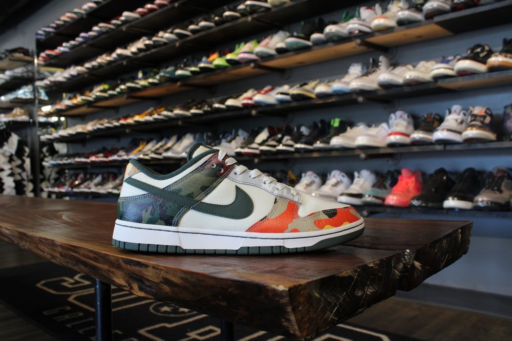 DUNK LOW SE "CRAZY CAMO/WHITE" *USED*