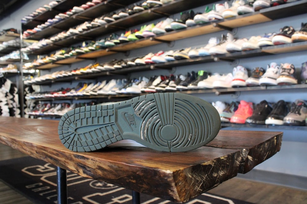 DUNK LOW SE "CRAZY CAMO/WHITE" *USED*