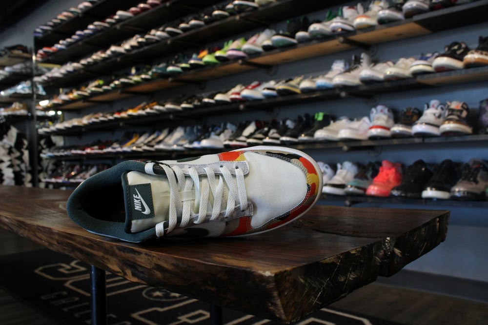 DUNK LOW SE "CRAZY CAMO/WHITE" *USED*