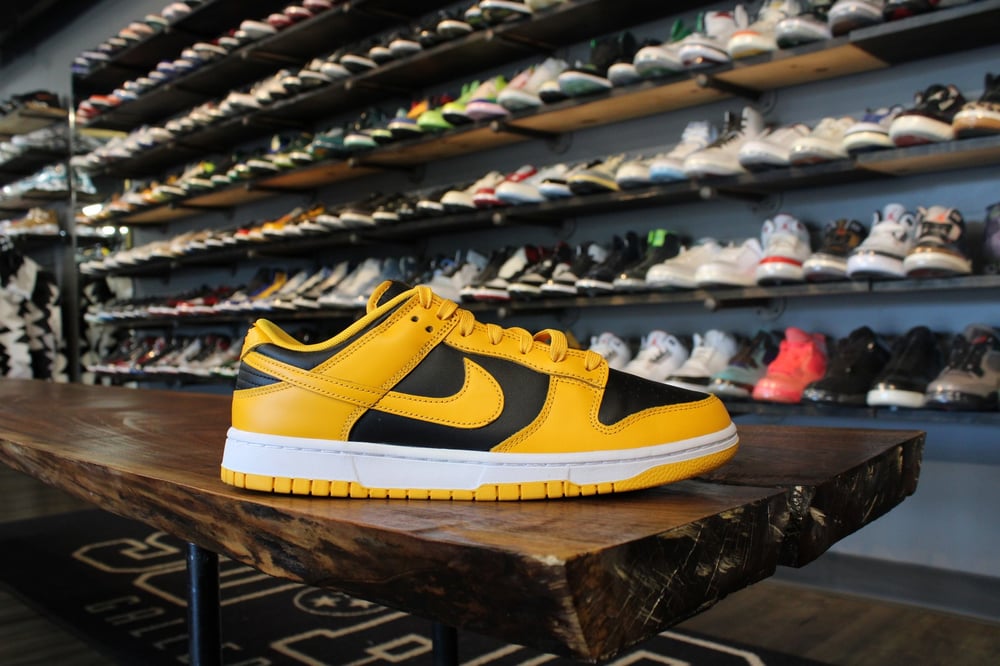 DUNK LOW RETRO "GOLDENROD" *USED*