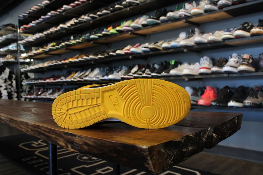 DUNK LOW RETRO "GOLDENROD" *USED*