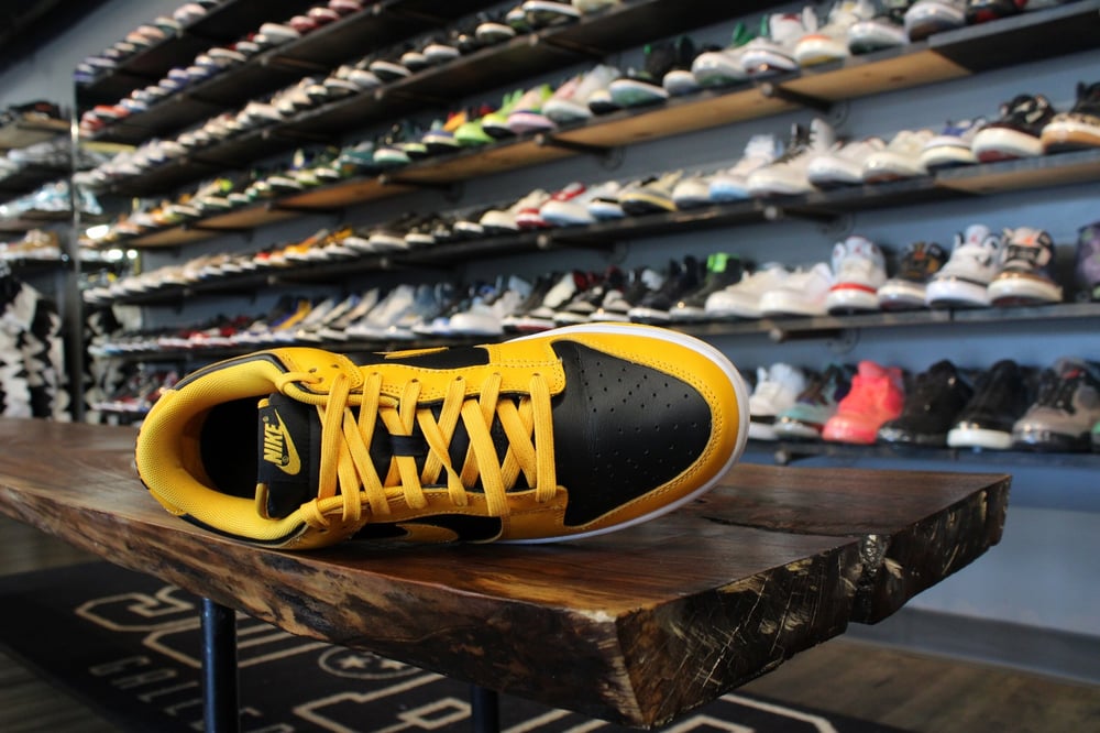 DUNK LOW RETRO "GOLDENROD" *USED*