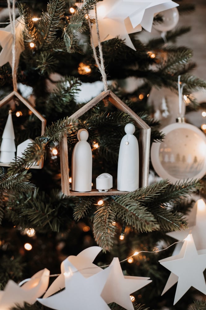 Image of Crèche porcelaine et bois à suspendre