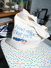 Image 3 of Tote bag TROP FORTE - The Simones x LA VILLE ET LES NUAGES