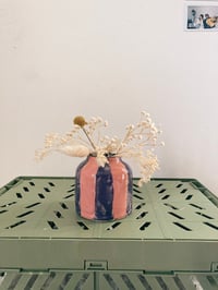 Image 1 of Petit vase en céramique rayures