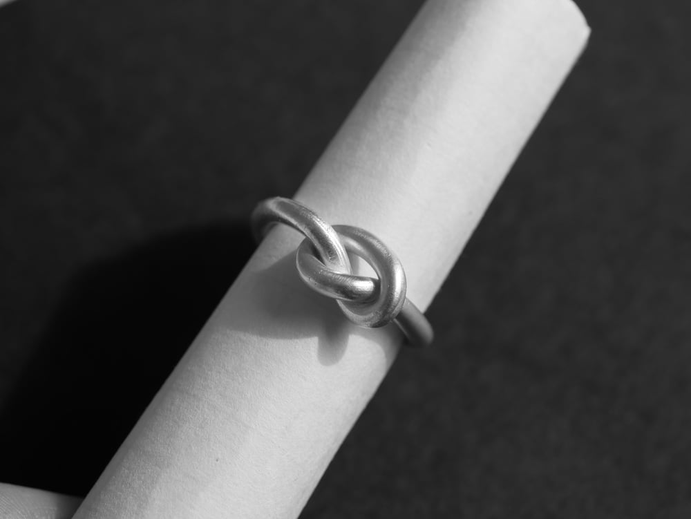 Bague Nouée