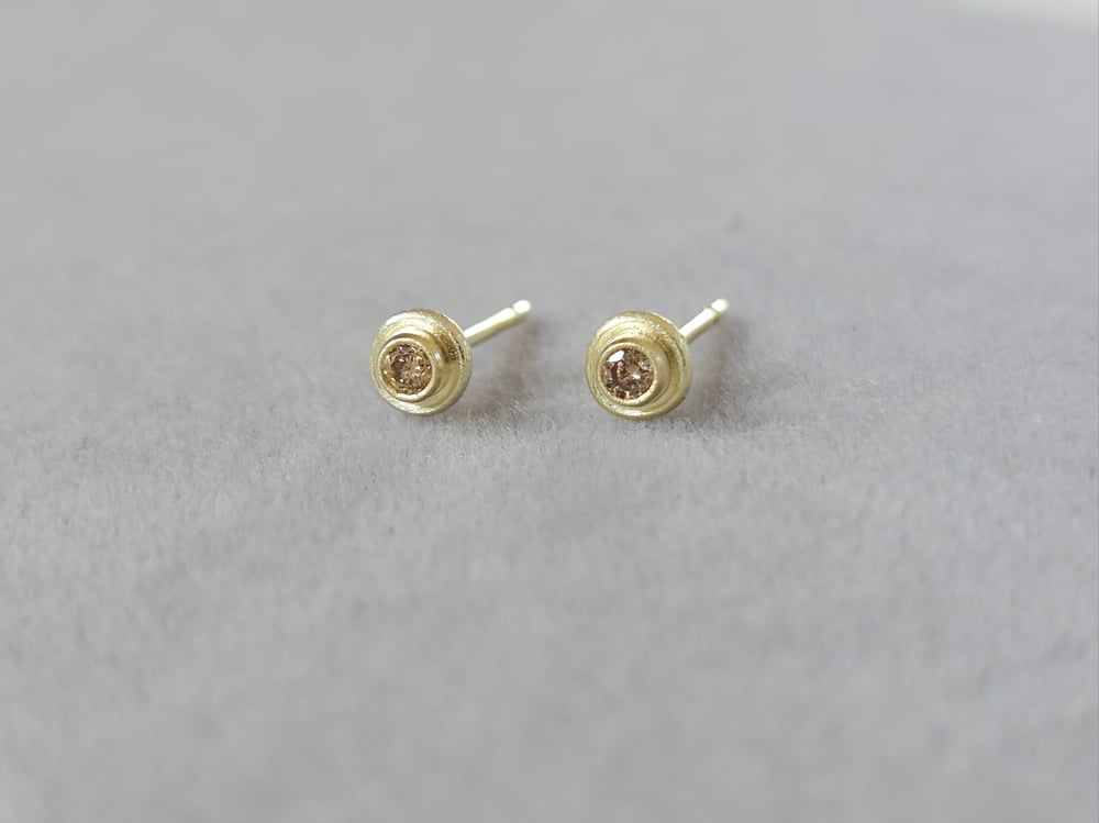 Image of Helena Earstuds with cognac diamonds, small 