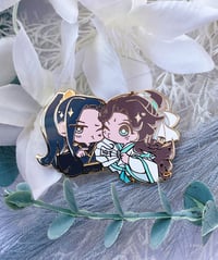 Image 1 of [Restock] Beefleaf - Blow A Kiss (TGCF) - Enamel Pins