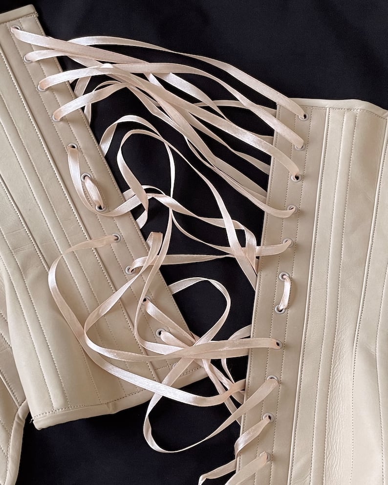 Image of CYRA UNDERBUST LEATHER CORSET NUDE