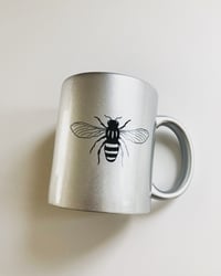 Image 1 of Manchester Worker Bee Mug in Silver 