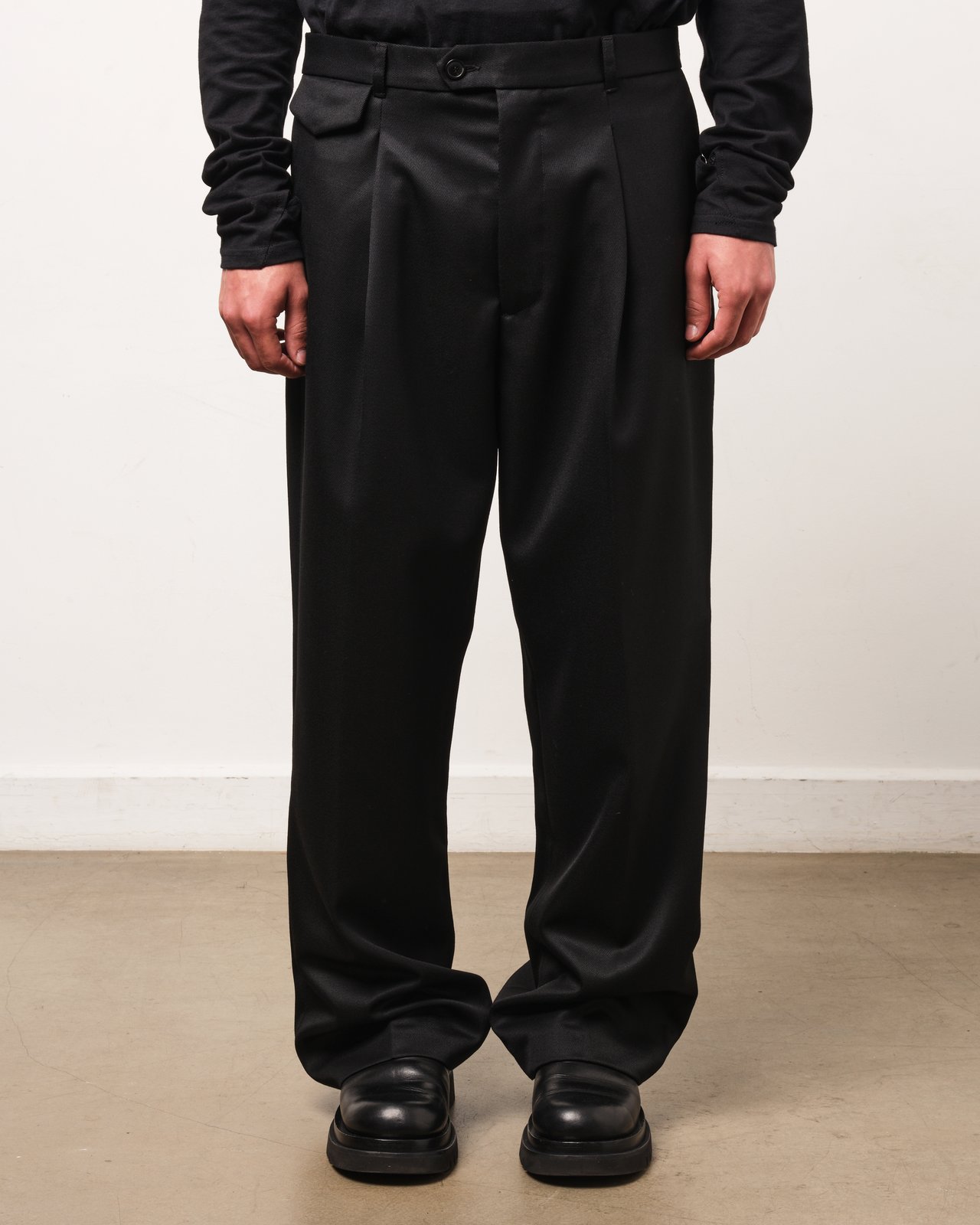 Loose fit: Trousers with a corduroy texture - black | s.Oliver