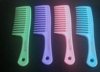 Image 2 of Tangle Me Free Comes with comb