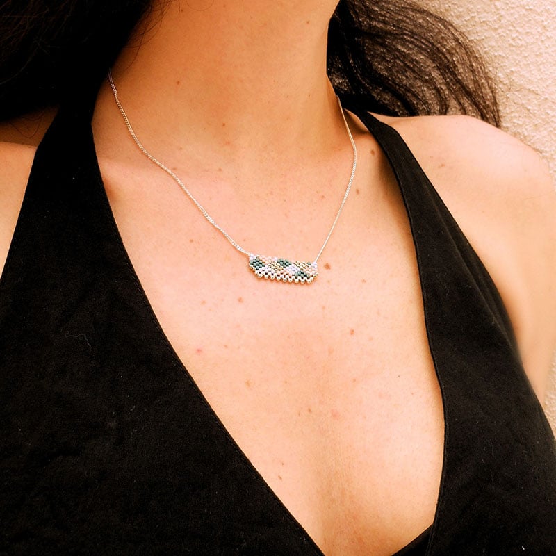 Image of Collier tissé couleurs bleu et rose