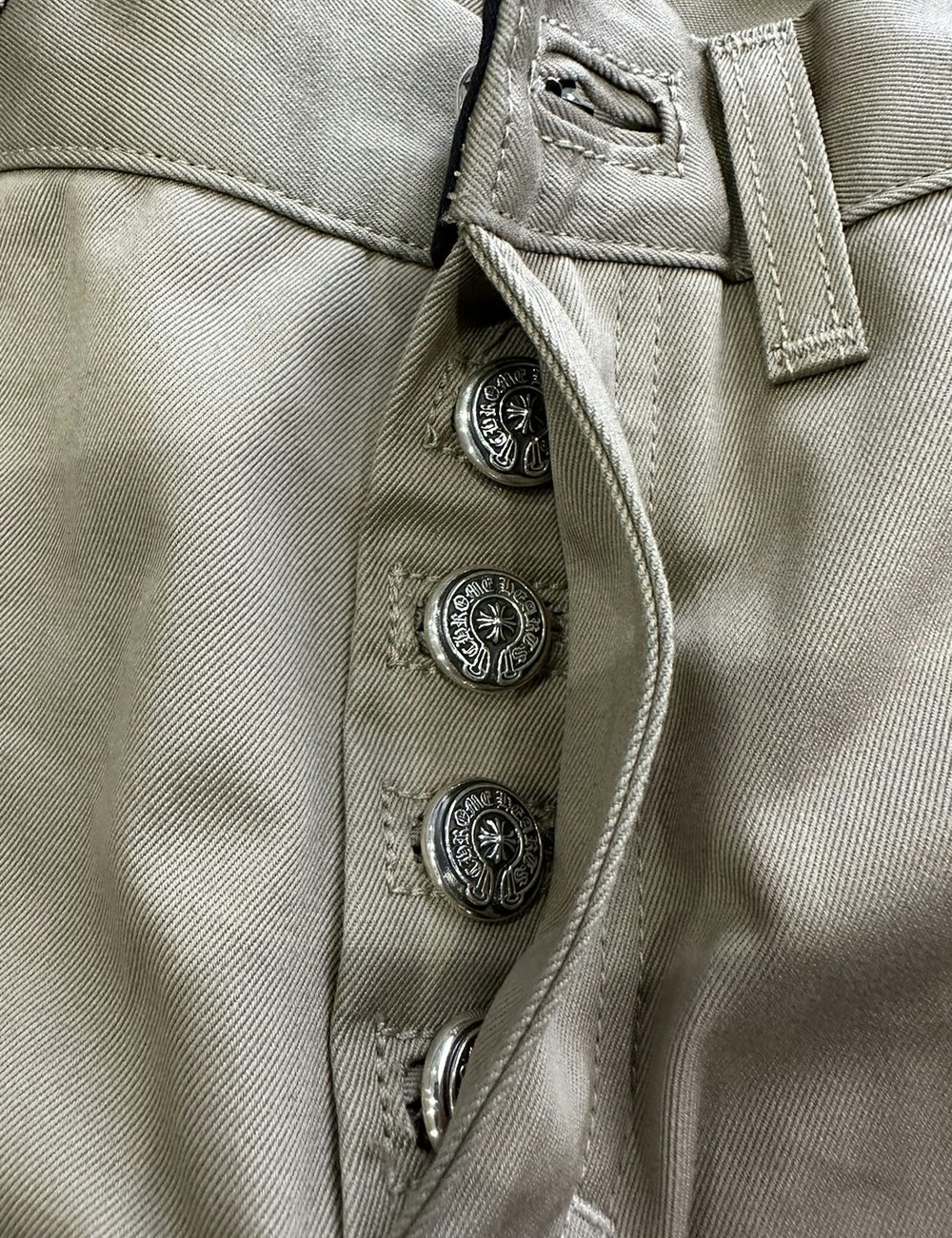 CHROME HEARTS CROSS PATCH CHINO PANT ‘KHAKI’