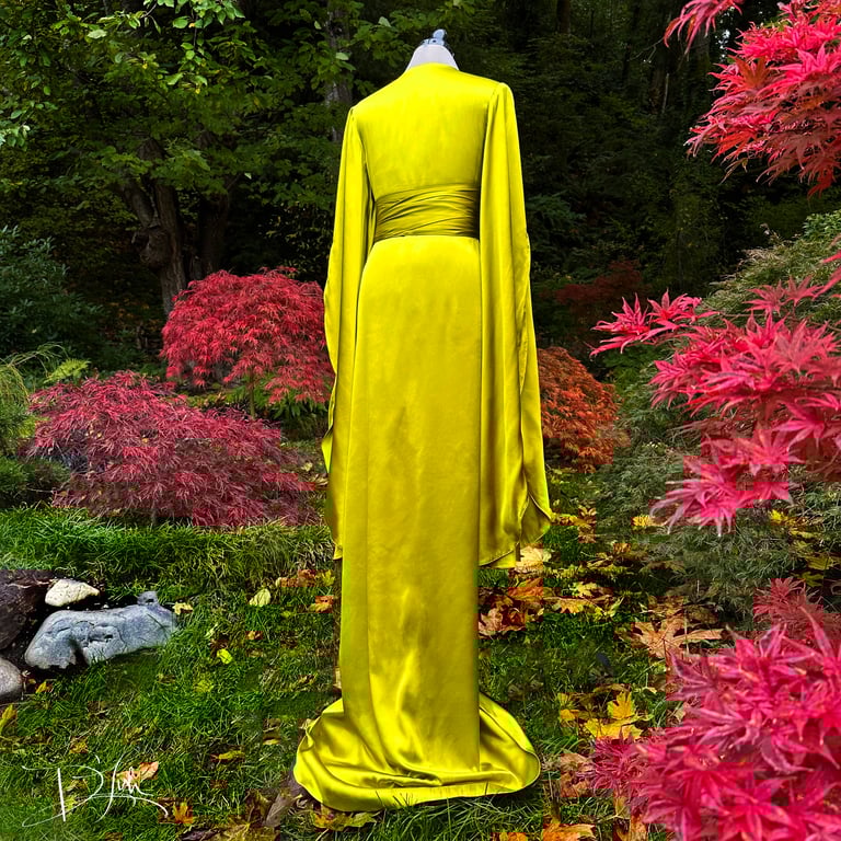 Chartreuse "Super Selene" Dressing Gown Image 2