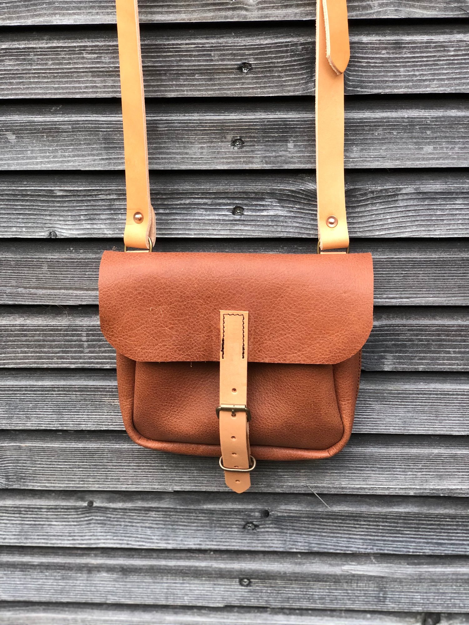 Image of Satchel daybag in oiled leather with adjustable strap collection unisex