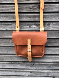 Image 4 of Satchel daybag in oiled leather with adjustable strap collection unisex