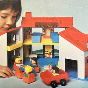 Image of Maison de poupée Playskool avec boîte
