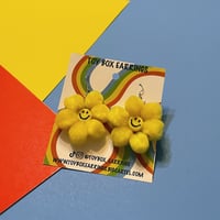 Image 4 of Smiley Daisies (Warm)