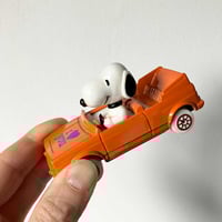 Image 3 of Voiture Snoopy orange - stock neuf
