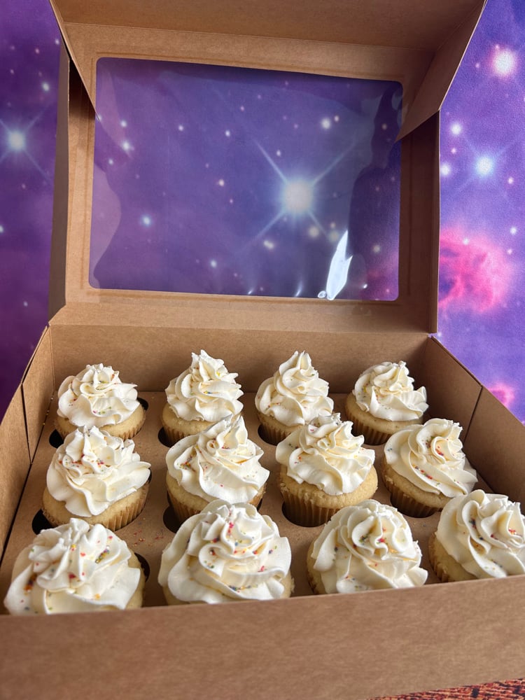 Image of Large vanilla bean cupcakes 