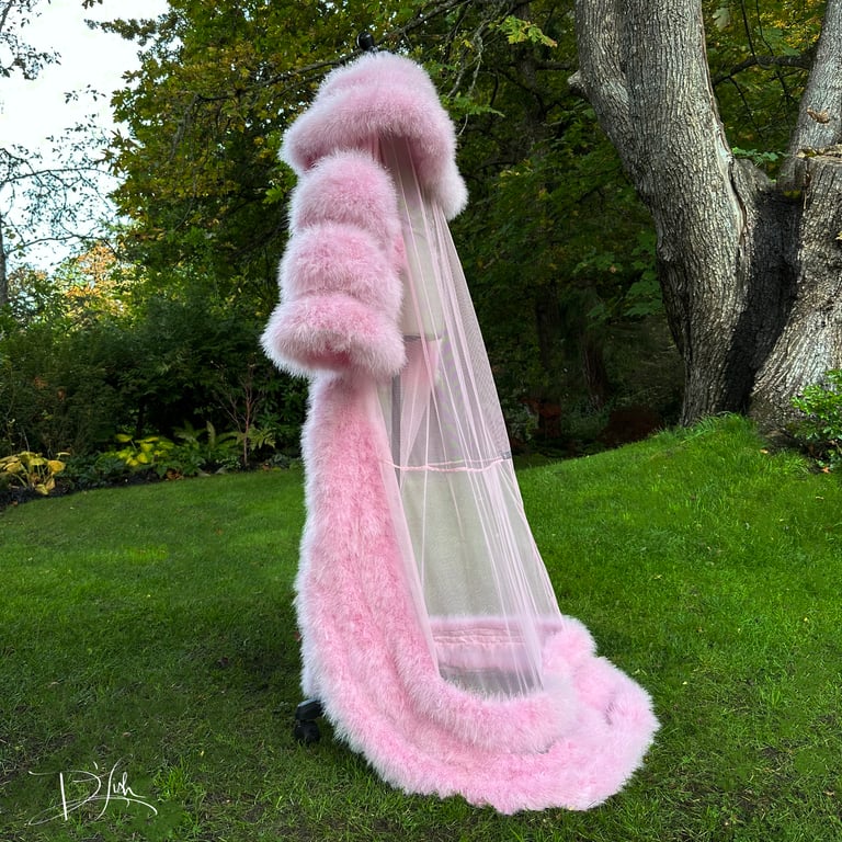 Rosebud "Lola" Dressing Gown Image 2