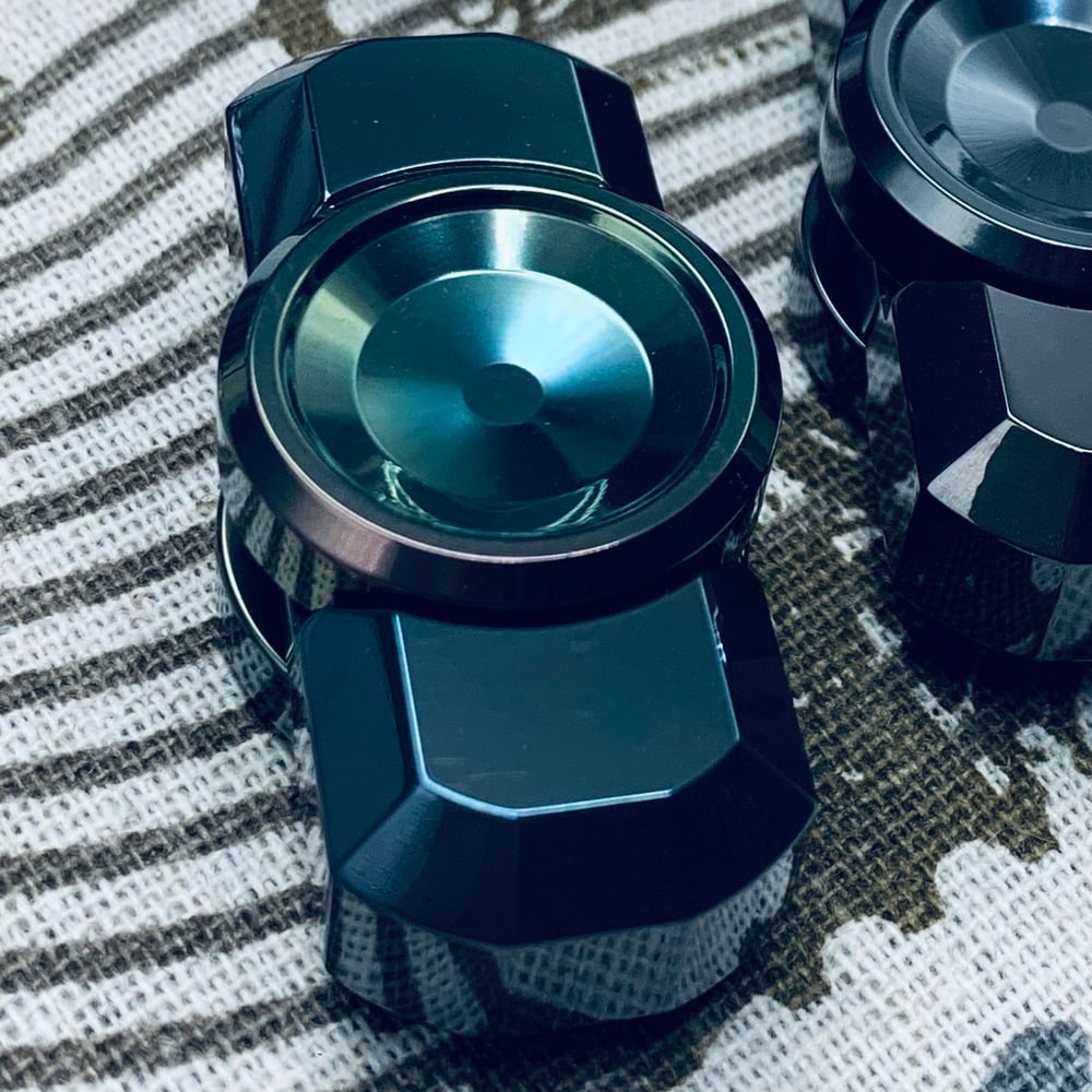 Zircon Nebu 2.0 with three finishes