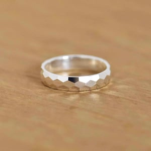 Image of Geometric cuts round band silver ring