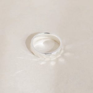Image of Geometric cuts round band silver ring