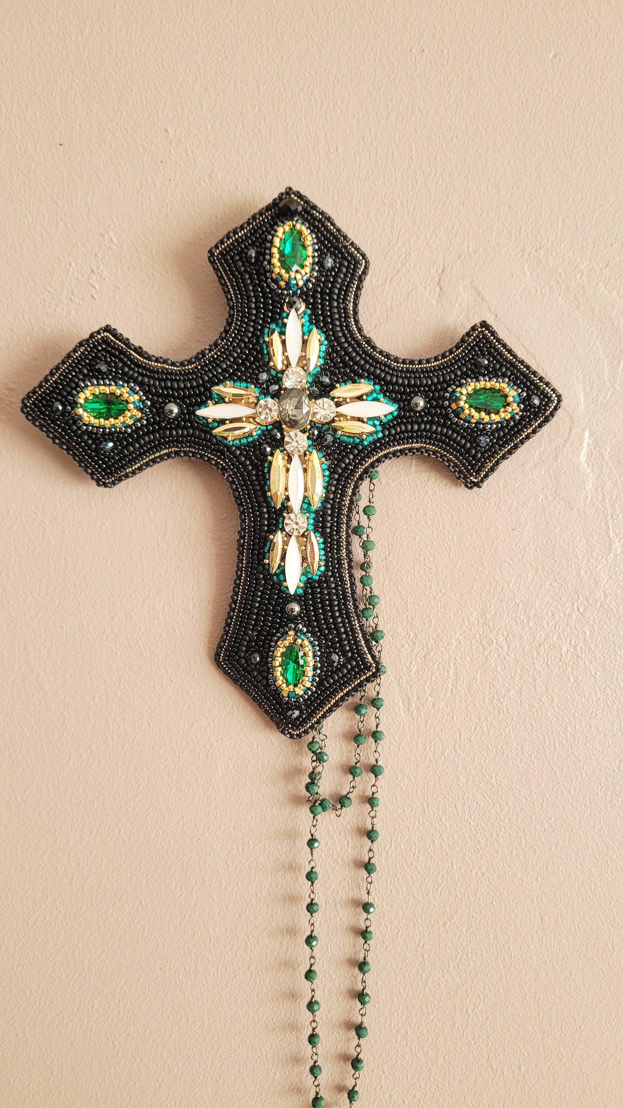 Broche croix bourgeon rose émail rouge verre strass accent Broche croix bourgeon rose émail rouge verre strass accent