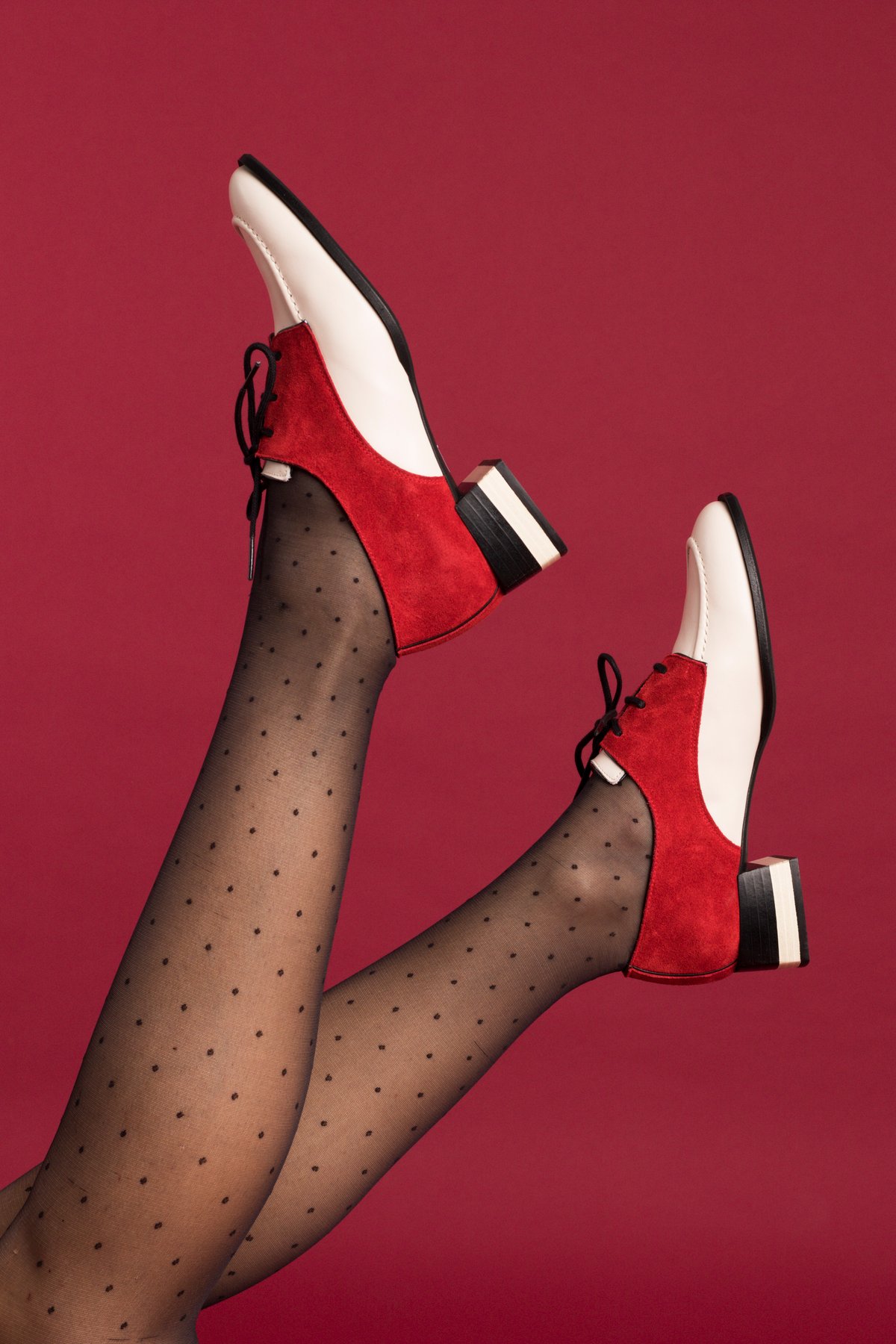 Image of Zapato bajo rojo, blanco y negro