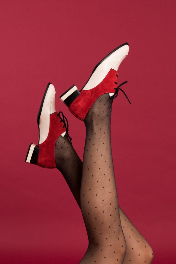 Image of Zapato bajo rojo, blanco y negro