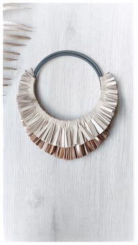 Image 1 of Medea Collier - Double - Tinte neutre chiare (light neutral shades)