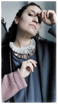 Image 4 of Medea Collier - Double - Tinte neutre chiare (light neutral shades)