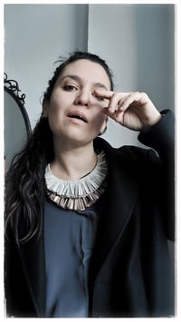 Image 3 of Medea Collier - Double - Tinte neutre chiare (light neutral shades)