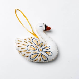 Image of Swan Felt Craft Kit
