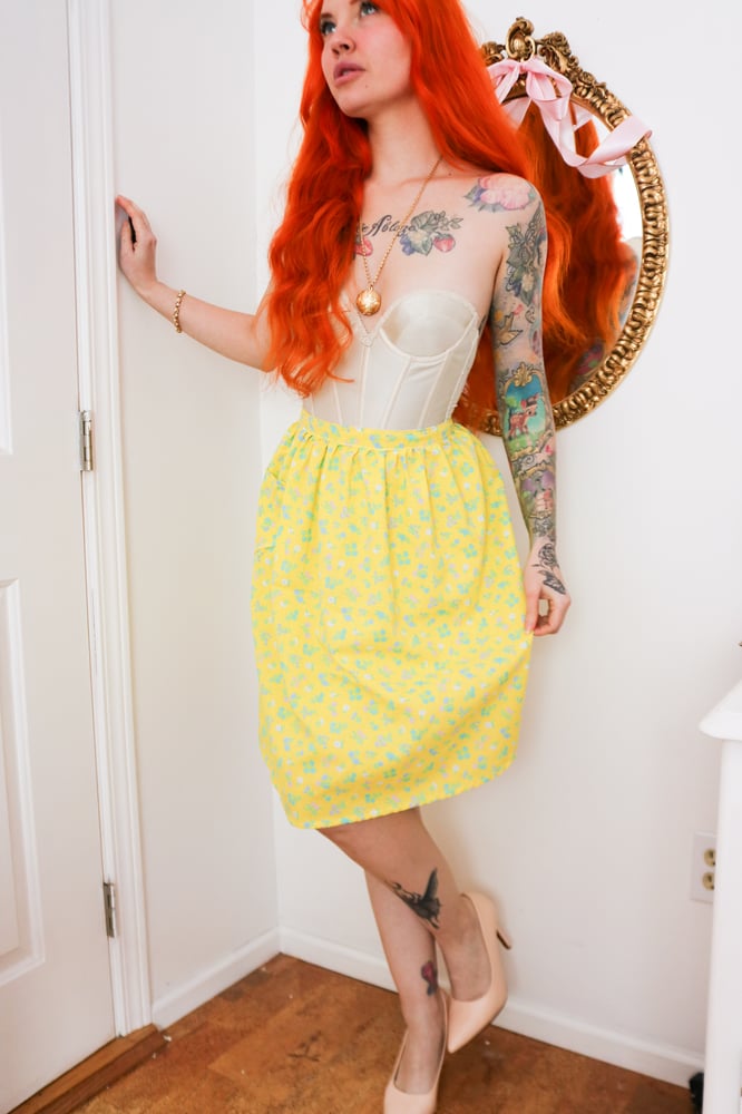 Image of Vintage Sunshine Yellow Floral Half-Apron