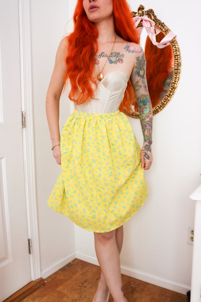 Image of Vintage Sunshine Yellow Floral Half-Apron
