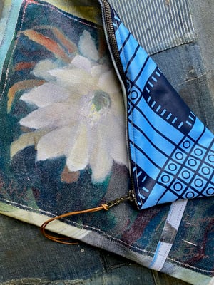 Image of Water lily pouch
