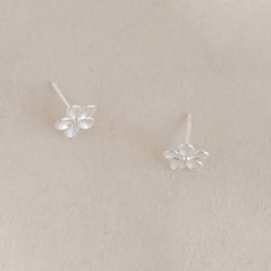 Image of Silver Fleur de Cerisier silver stud earring