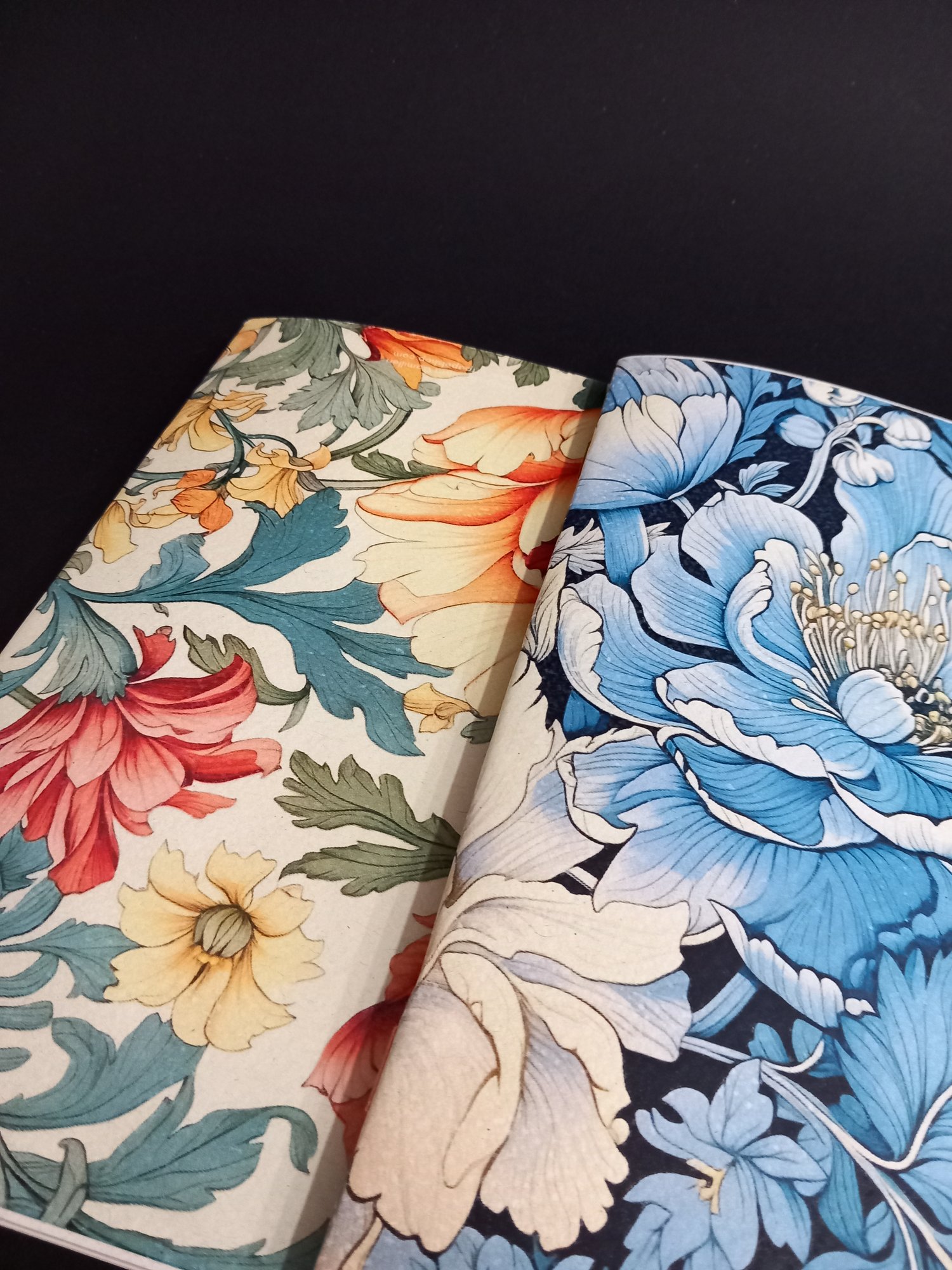 Image of Cuadernos grapados William Morris design by Silvia Camilleri