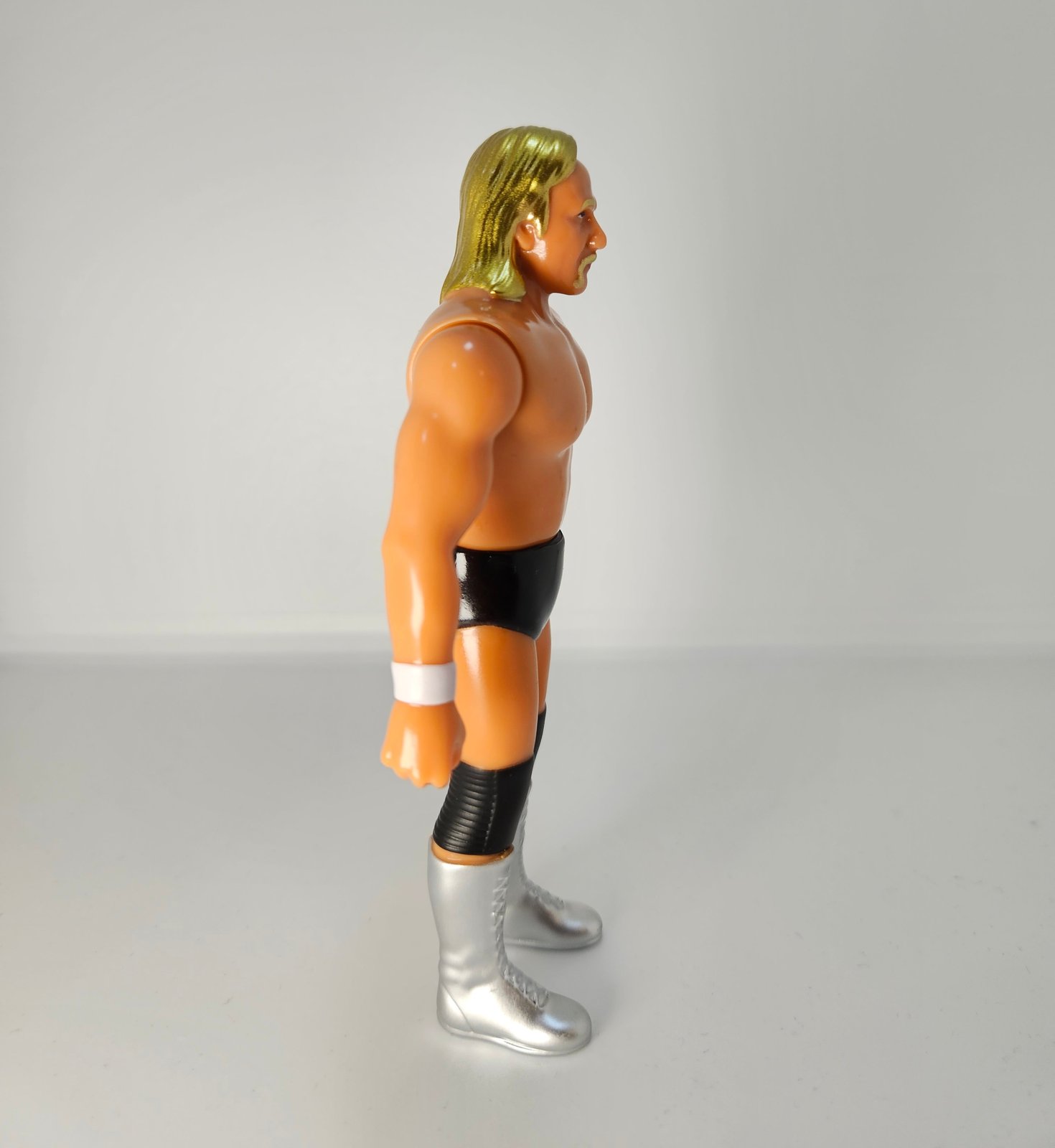 HULK HOGAN™️ (Ichiban Version) - JUNK SHOP DOG SOFUBI SERIES 4