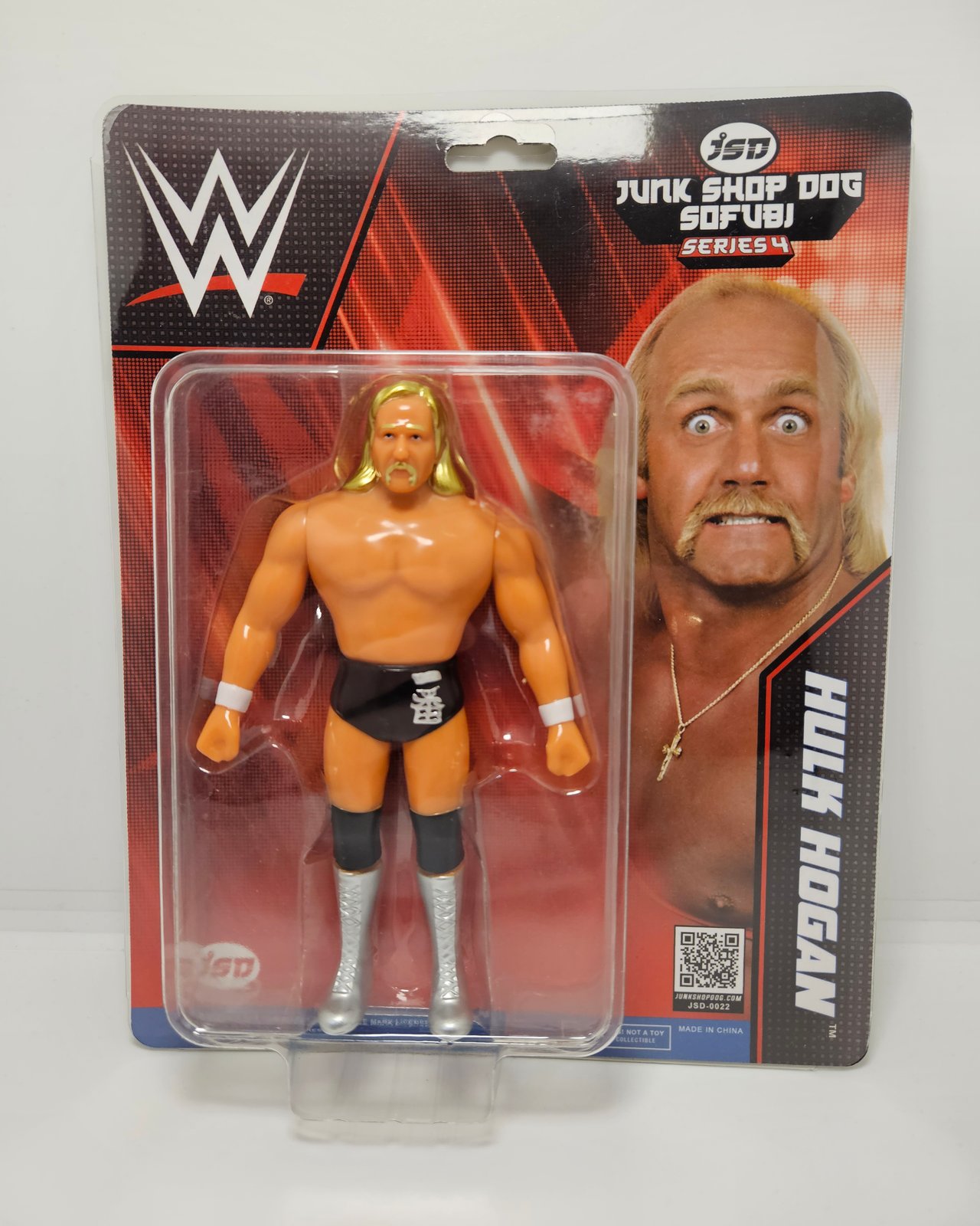 HULK HOGAN™️ (Ichiban Version) - JUNK SHOP DOG SOFUBI SERIES 4