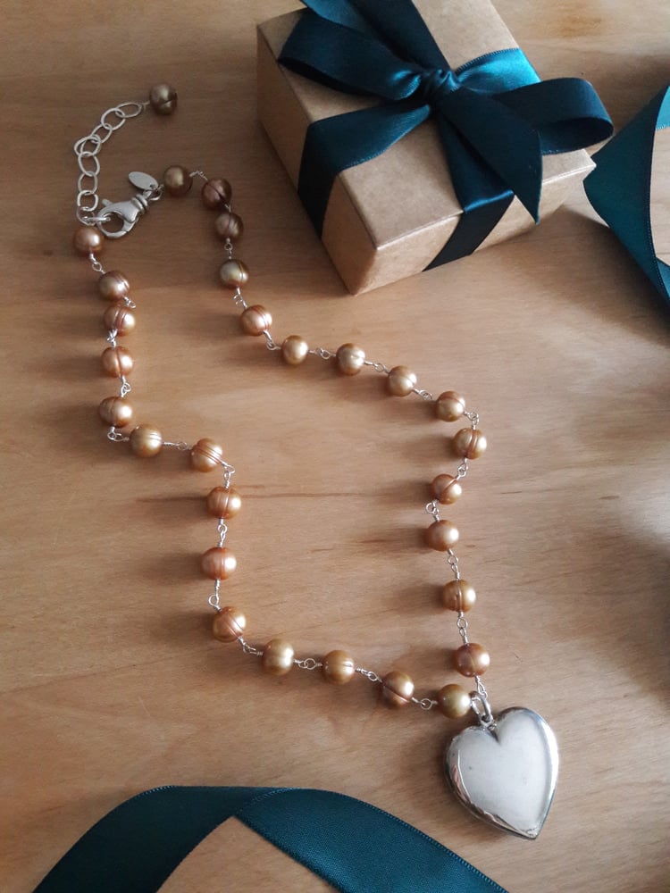 Image of 5HA Taupe pearl necklace with Puffed Heart Pendant