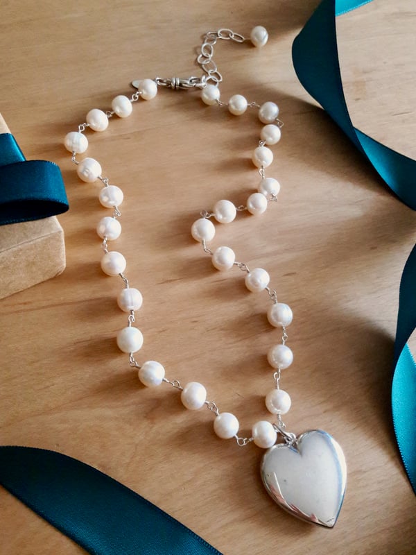 Image of 5HB White Pearl and Puffy Heart Necklace