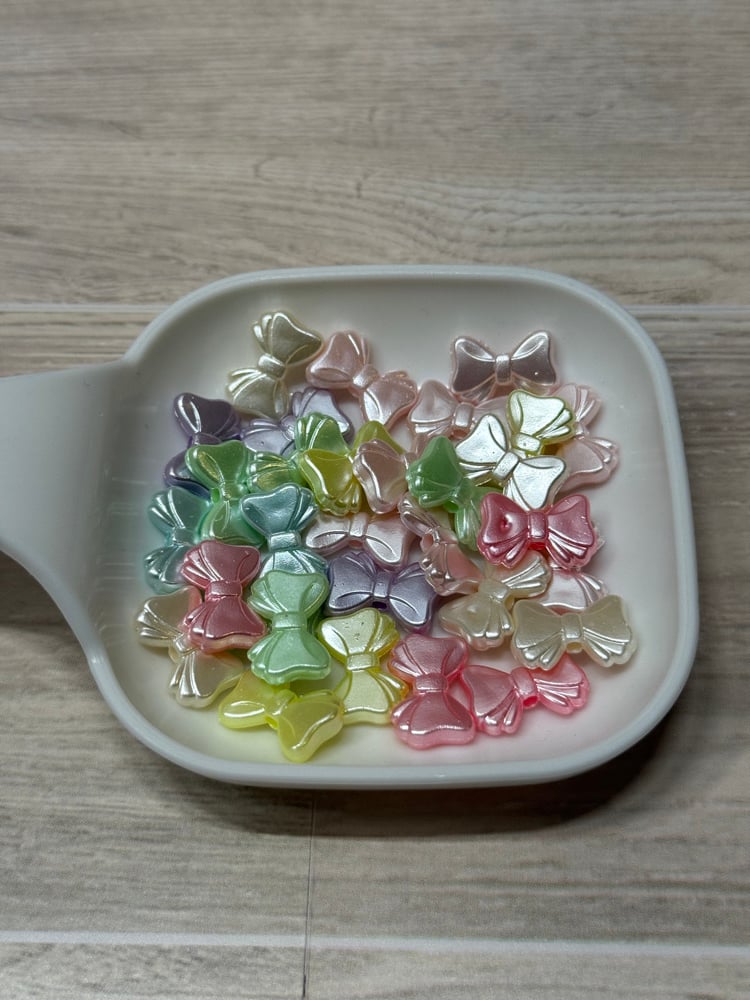 Image of Pearlized Bow Beads