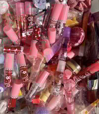 Image 3 of Beauty Lucky Scoop